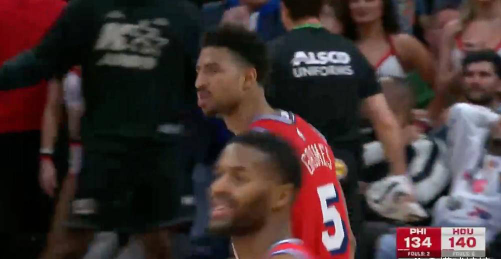 开云体育网页版-关于阿尔及利亚中锋头槌得分，率队逆转胜的信息