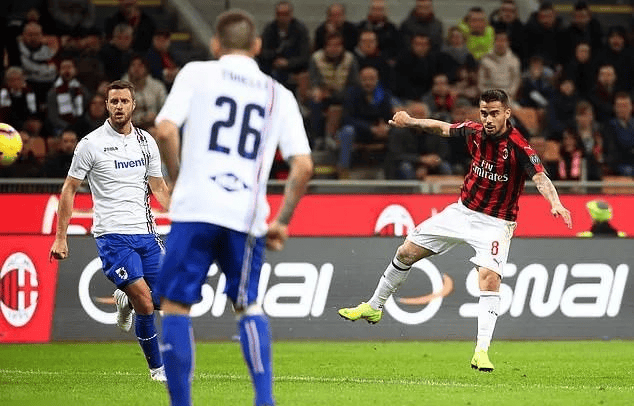 AC米兰强势登顶意甲竞争白热化