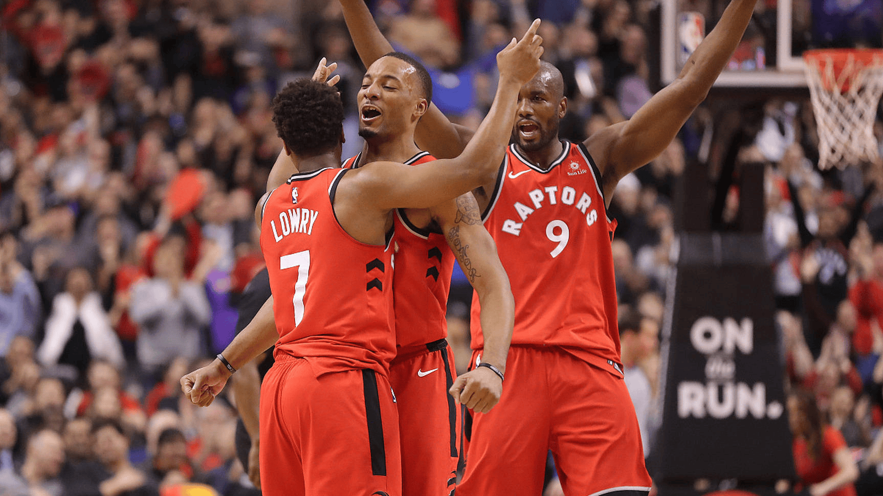 猛龙负黄蜂，帕克篮板大拼抢制胜下篮