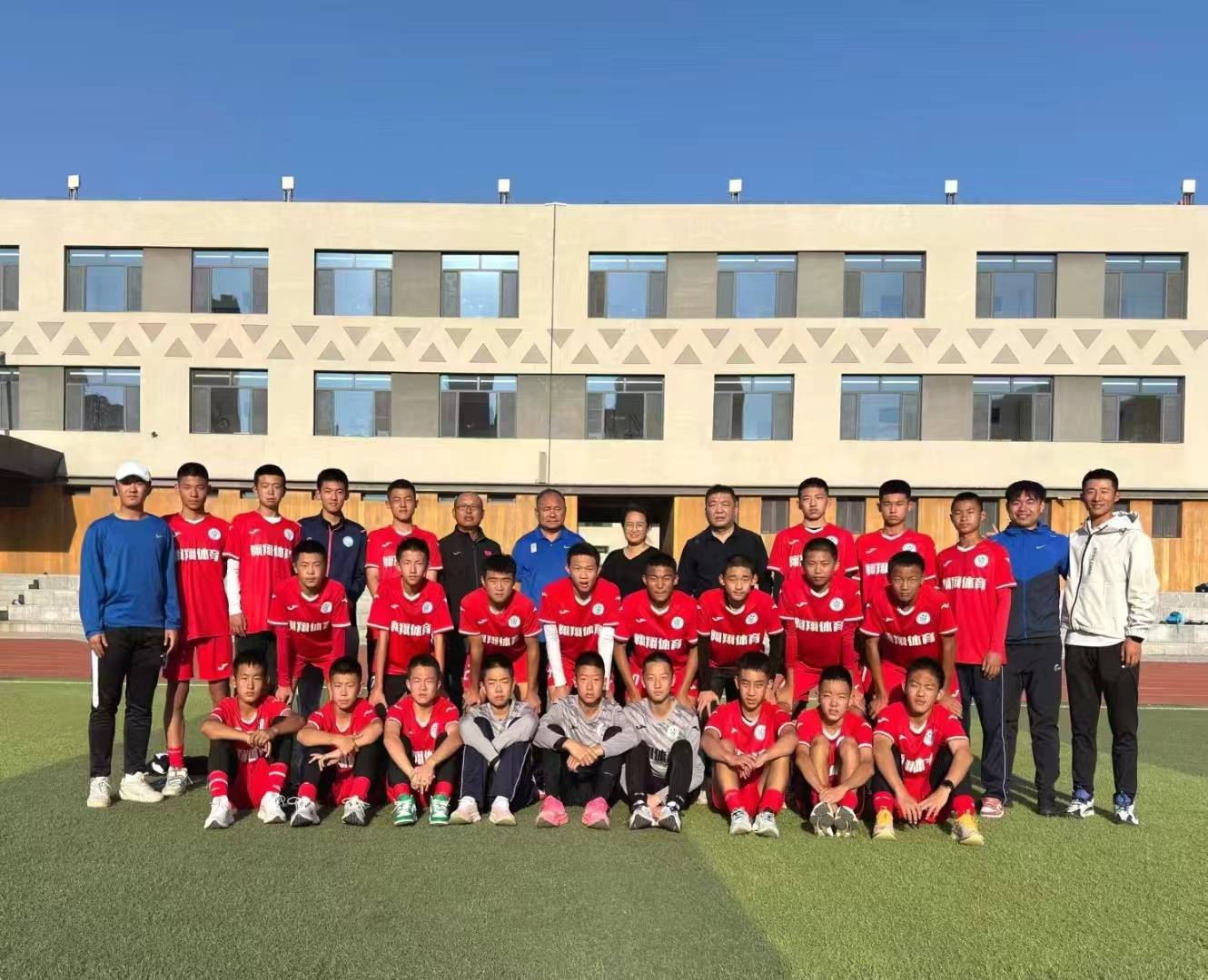 开云体育网页版登录入口-顶级球员在绿茵场上斗志昂扬，争夺胜利的简单介绍