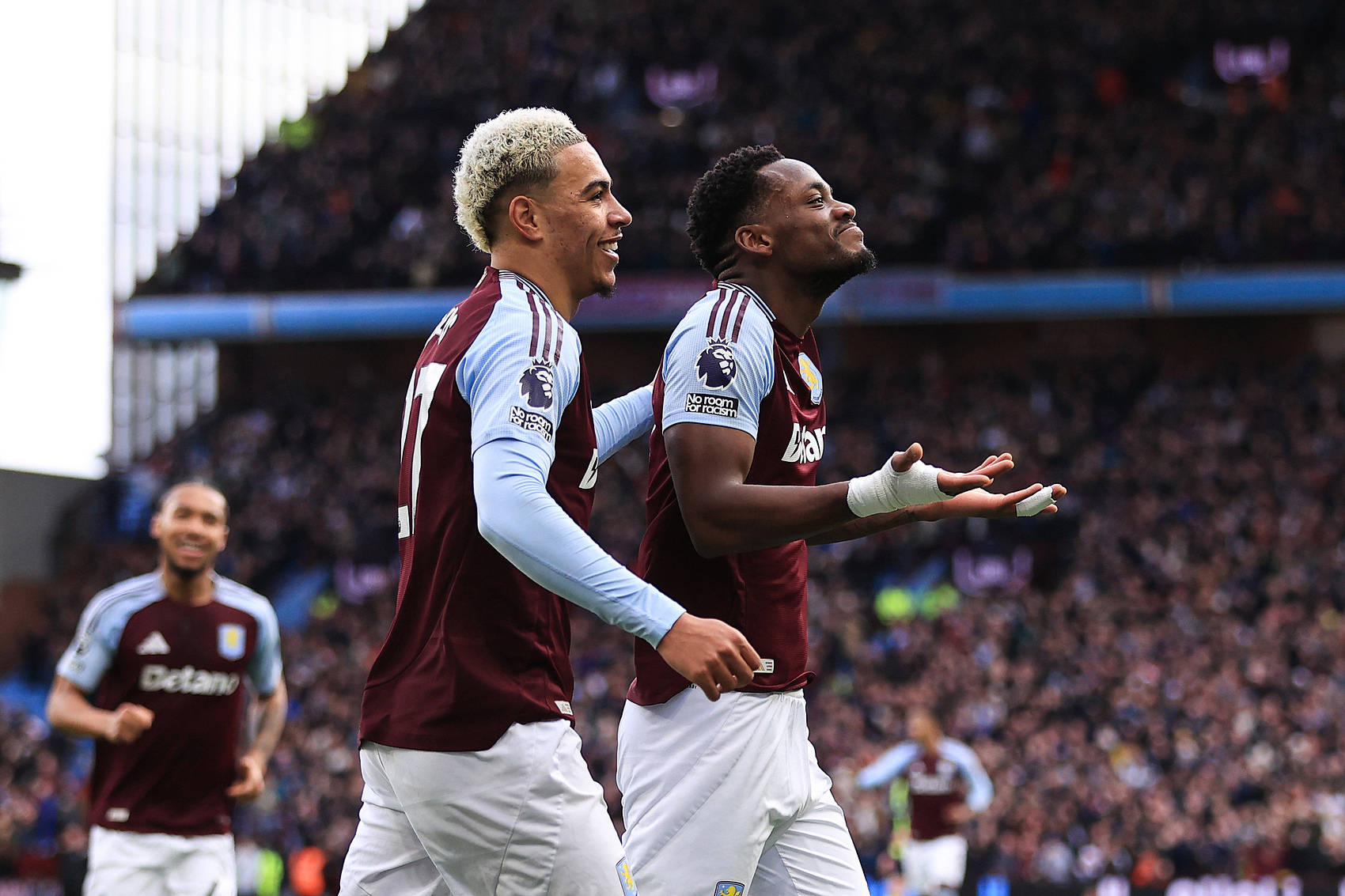 开云体育官网-曼城重回榜首，势如破竹连胜不断的简单介绍