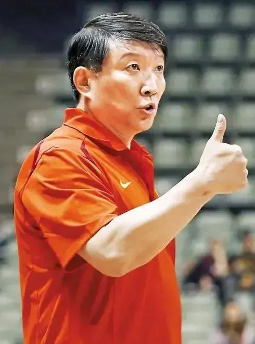 新任主帅上任,球队战术调整可期 新任主帅上任,球队战术调整可期