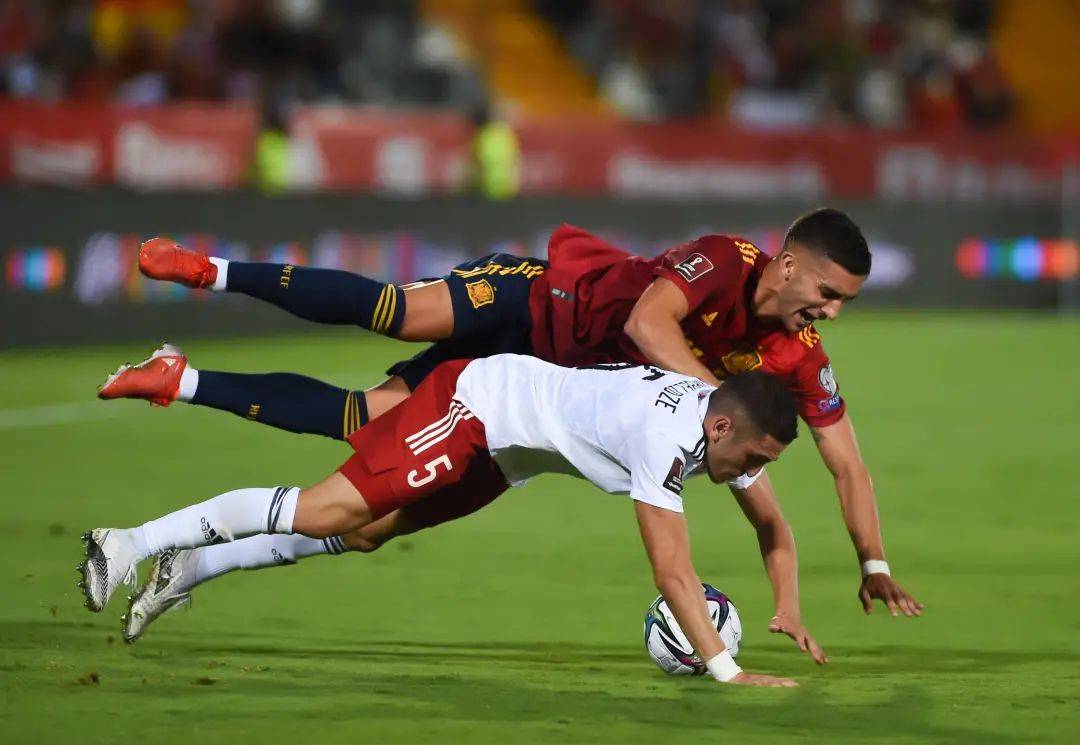 开云体育-欧锦赛资格赛次回合比赛展开，球员训练备战认真的简单介绍