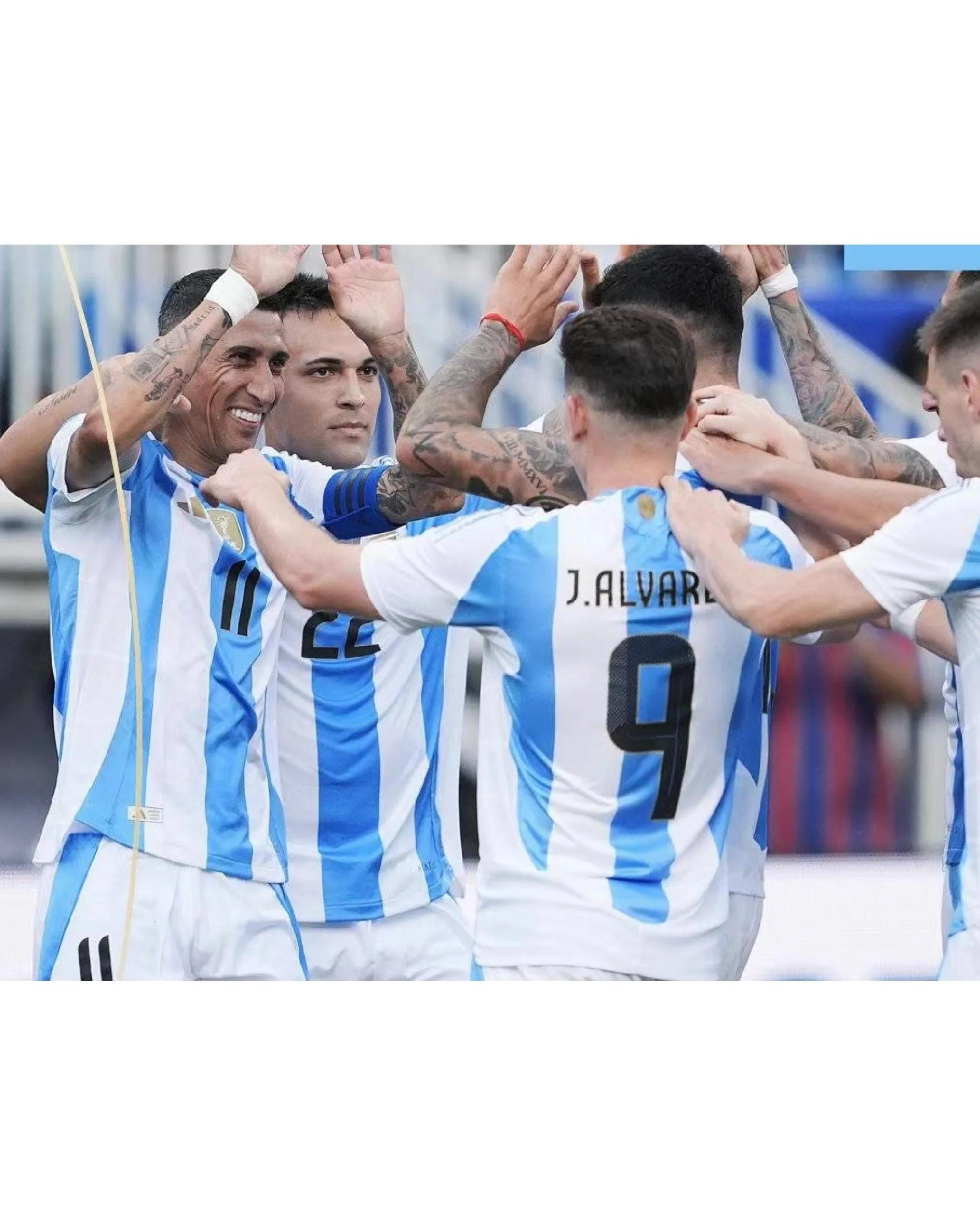 墨西哥运动员在足球赛事中展现实力 墨西哥运动员在足球赛事中展现实力