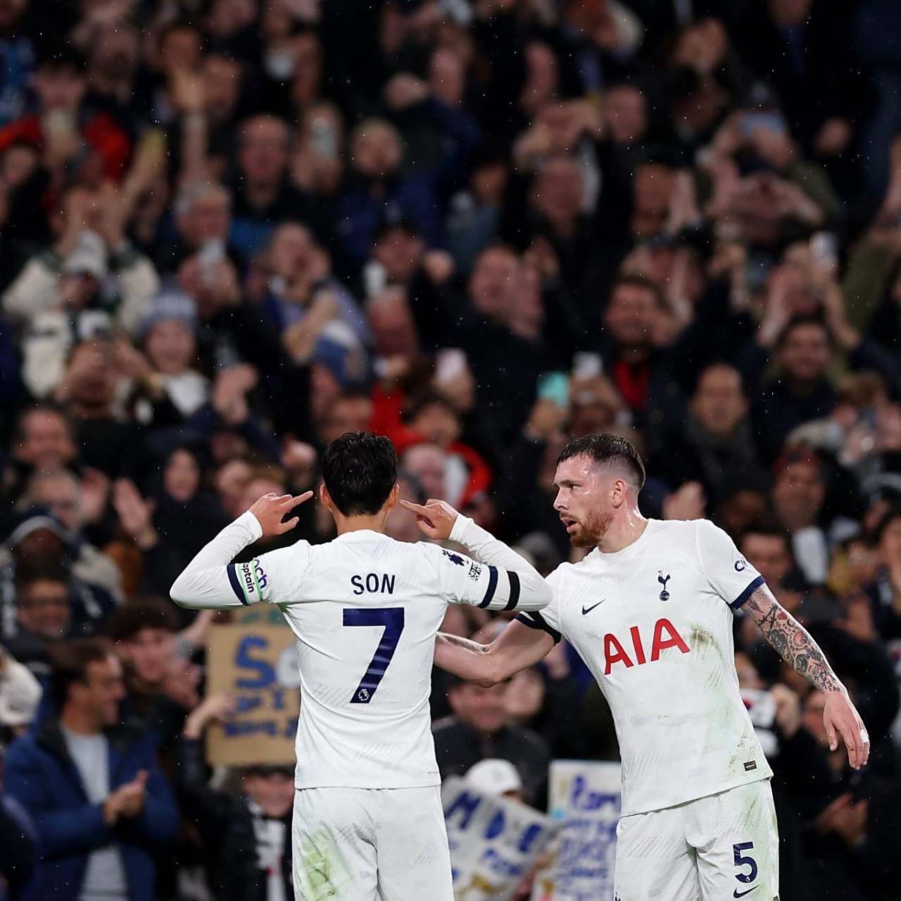 包含热刺防守端表现出色，轻松击败对手取得胜利的词条