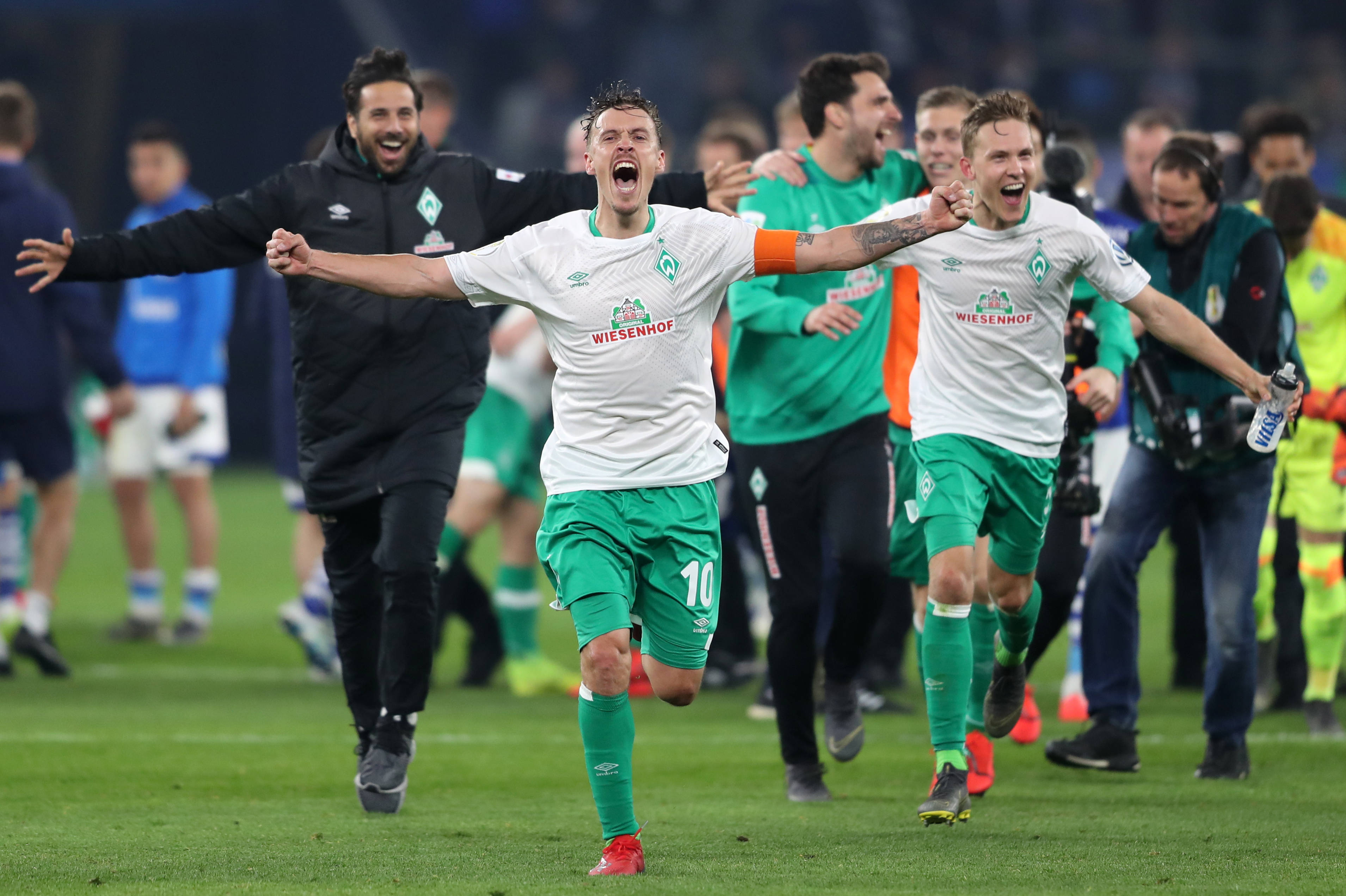 开云体育中国官网-国际足球联赛中球队之间的对抗异常激烈