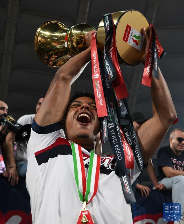 开云体育中国官网-关于意大利国家足球队备战国际比赛，豪取胜利的信息