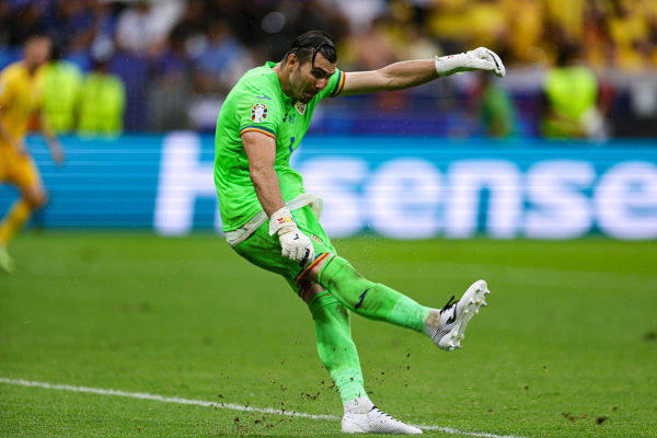 开云体育官网-关于危机四伏！欧洲国家杯赛中冷门不断，晋级形势扑朔迷离的信息