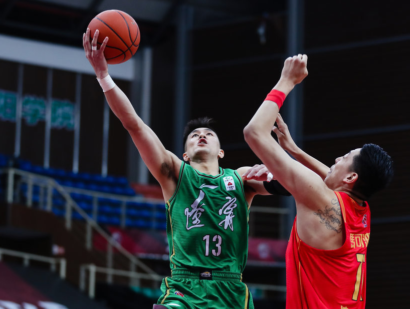 尼姆与勒阿弗尔激战,双方球员表现亮眼 尼姆与勒阿弗尔激战,双方球员表现亮眼