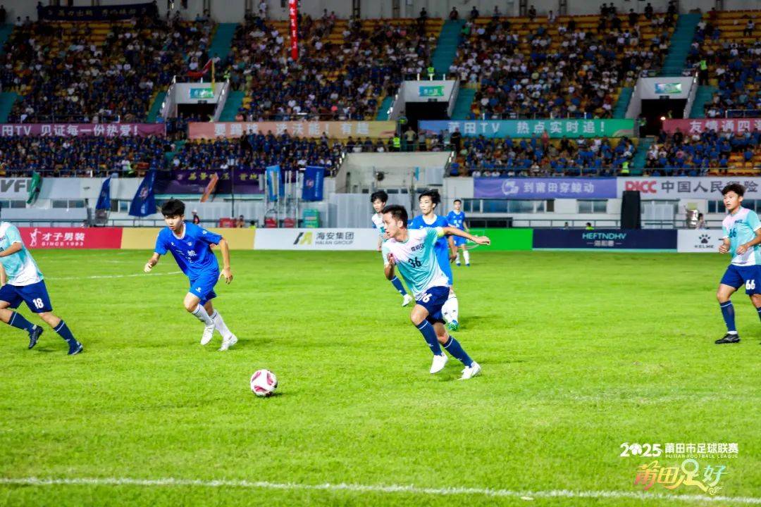 精彩足球比赛正在各个球场上轮番上演 精彩足球比赛正在各个球场上轮番上演