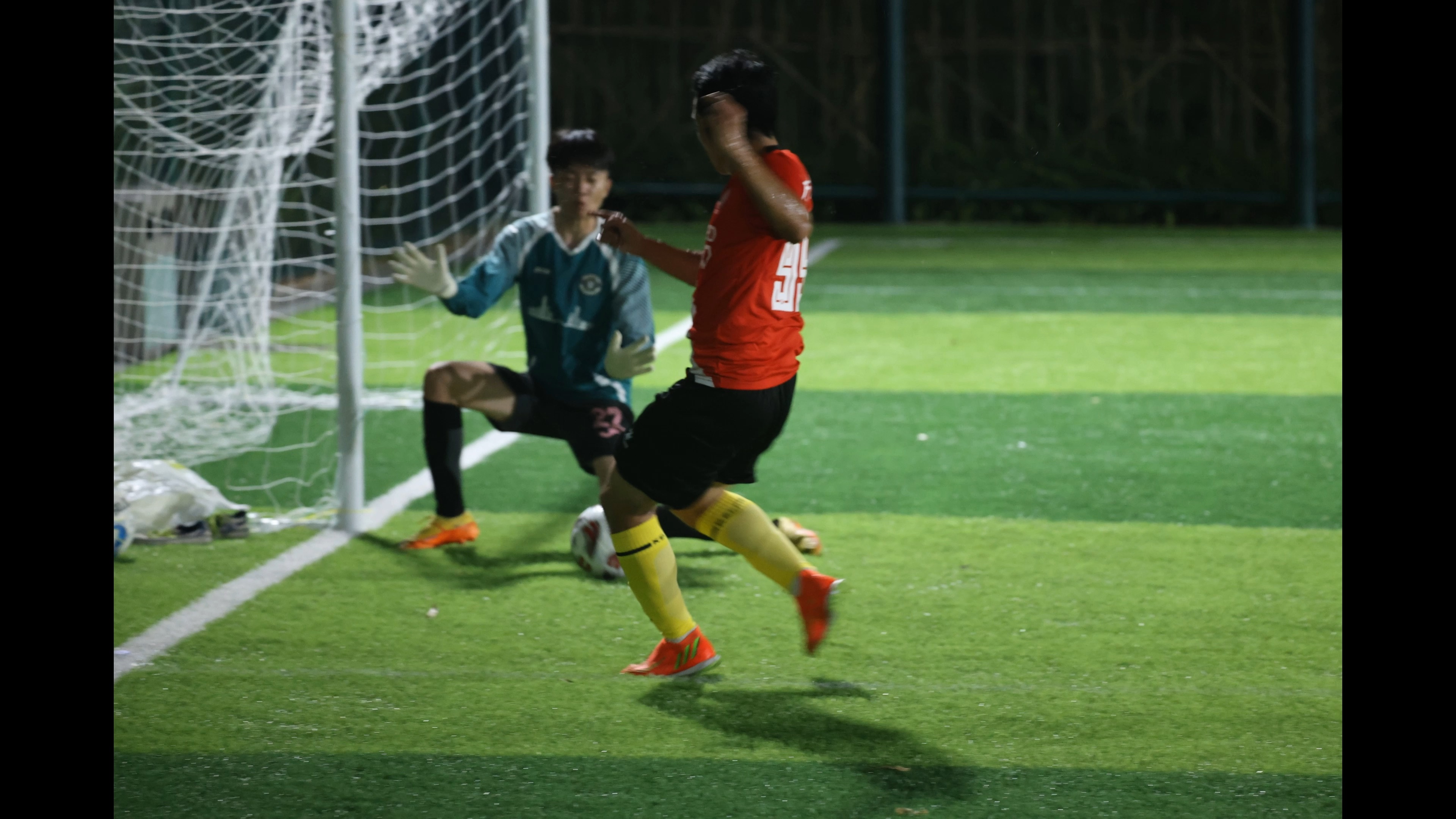 足球场上的风云变幻：精彩瞬间回放的简单介绍