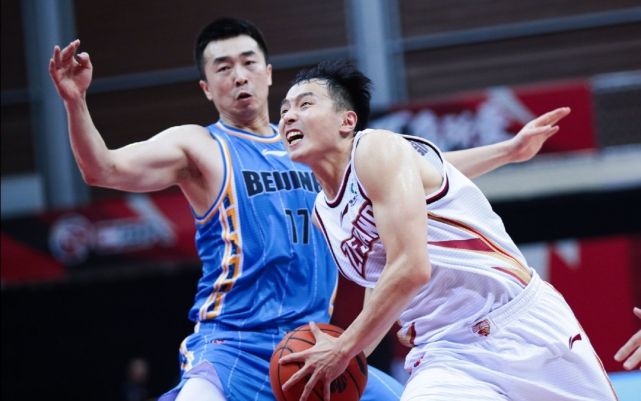 强强对话:两队将在体育场上对决的简单介绍 强强对话:两队将在体育场上对决的简单介绍