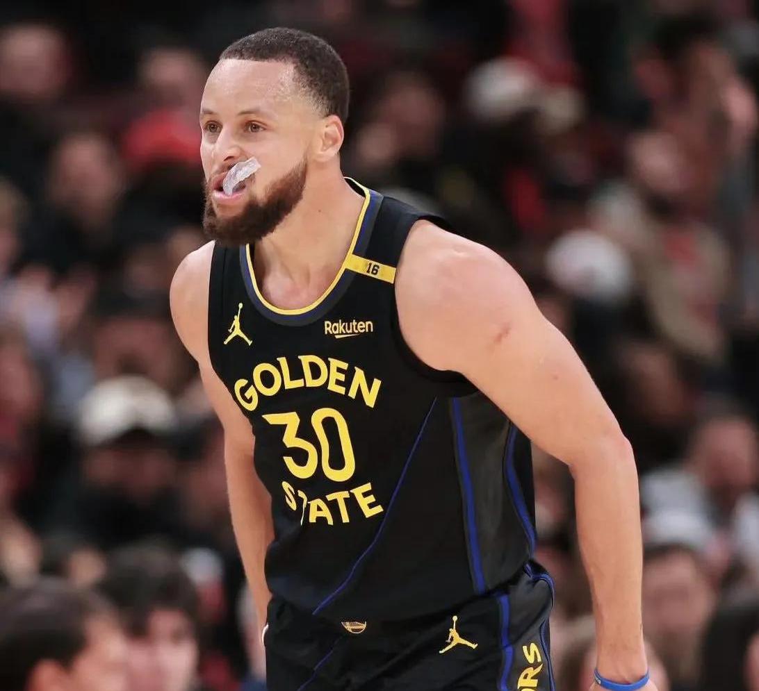 开云体育官网-勇士客场大胜骑士，取得两连胜